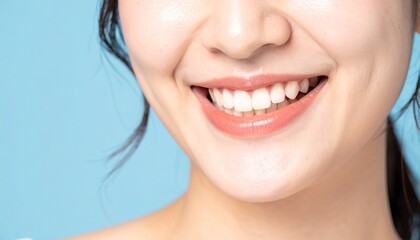 微笑む若い日本人女性の口元