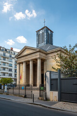 Vue extérieure de l'église catholique Saint-Pierre-du-Gros-Caillou, située rue Saint-Dominique, dans le 7ème arrondissement de Paris