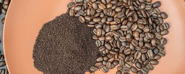 Naklejka premium Fresh organic raw coffee beans and ground coffee on plate