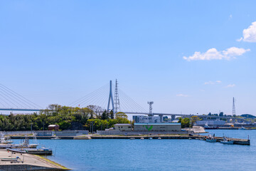 Fototapeta premium 漁港の春 船と海と 