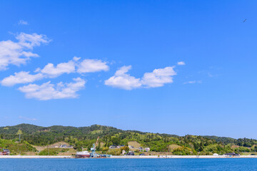 漁港の春 船と海と
