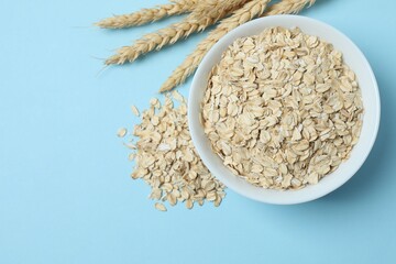 Composition with oatmeal flakes. Cooking breakfast