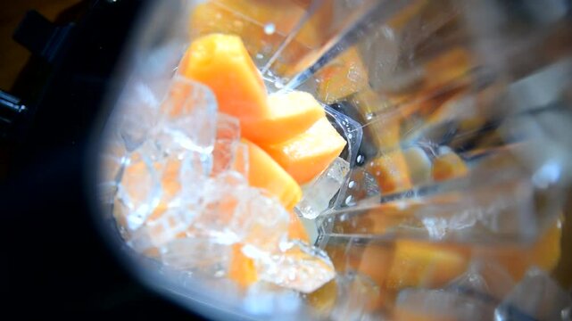 pour all raw material of melon in Blender and spinnig it for make the  MELON SMOOTHIE menu 