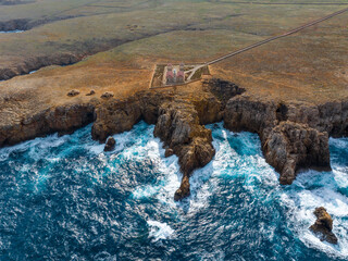 Faro y alrededores de Punta Nati en la Isla de Menorca, Baleares