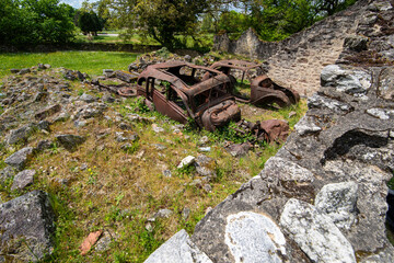 voitures d'époques abandonnées