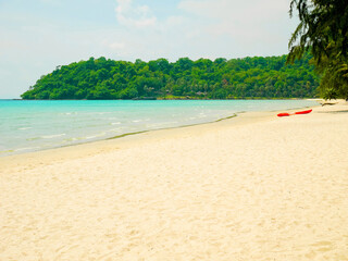 Scenery of peaceful beach on a sunny day