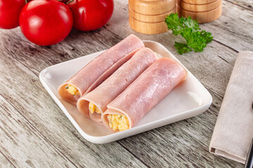 Roll with han and cheese snack