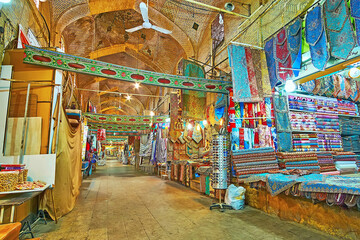 Obraz premium The rows of textile stalls along the alleyway of historic Vakil Bazaar, Shiraz, Iran