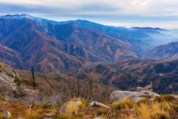 Fototapeta premium Scenic View of the Sierra Nevada Mountains in Sequoia National Park