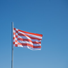 Die Bremer „Speckflagge“ weht im Wind