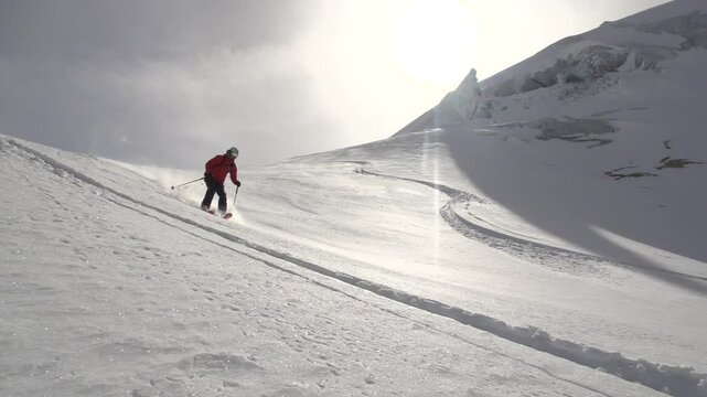  ski freeride au milieu d'un glacier