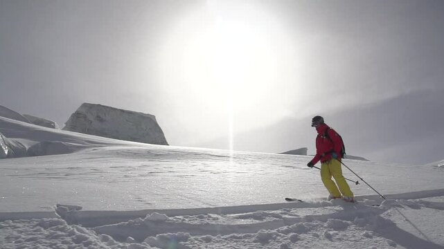  ski freeride au milieu d'un glacier