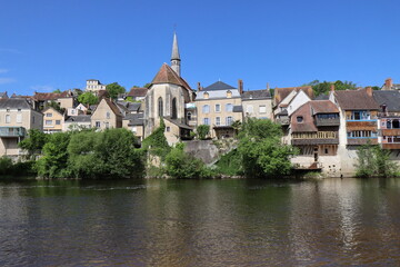 Maisons typiques le long de la rivière la Creuse, ville d'Argenton sur Creuse, département de...