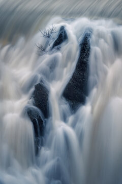 Long exposure water flow at Presa del Villar, Madrid