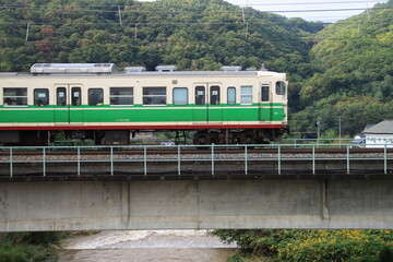 信濃路を走る初代信州色の115系電車_2023/9/17撮影