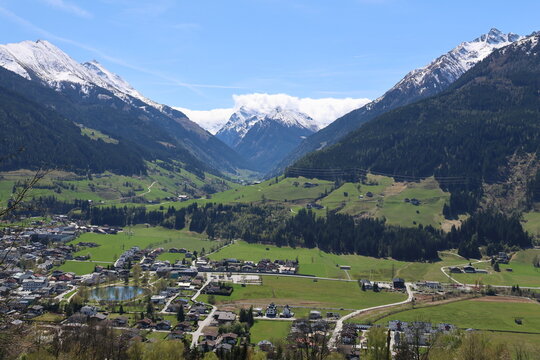 Mittersill im Salzachtal an den Hohen Tauern mit der Felbertauerntunnelauffahrt