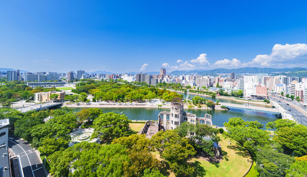 【 空撮 】Hiroshima Peace Memorial : 原爆ドーム と 平和記念公園 ( 平和公園 )