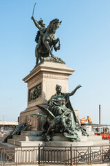 Obraz premium Monument to king Victor Immanuel II on embankment of gulf of Venice