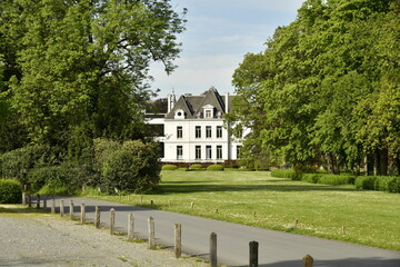 Le château servant de salles d'exposition au domaine provincial de Chevetogne à Ciney