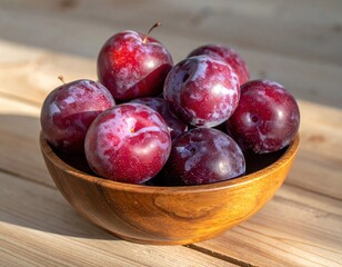 Obraz premium Homemade plums in a bowl with a beautiful background — plum photography, food photo, organic plums