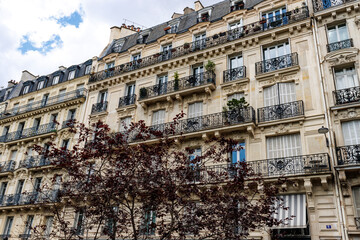 Fototapeta premium Ornate apartment buildings in the center of Paris, France, Europe