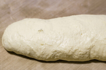 	かなり膨らんだ2次発酵後の高加水パン生地