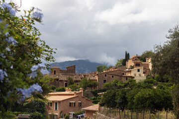 Pittoreskes Berddorf Fornalutx, Tramuntana Gebirge, Baleareninsel Mallorca, Spanien