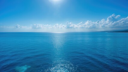 Obraz premium Beautiful sky above the tranquil blue waters
