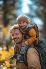 Père et enfant profitant d’une promenade au soleil près de la mer, ambiance estivale détendue avec palmiers, sourires complices et lumière naturelle chaleureuse