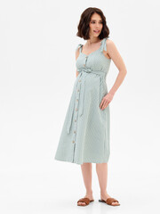 Naklejka premium Pregnant girl model in stylish clothes on white background in studio.