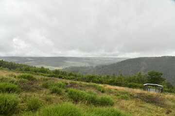 Pluie Battantevacuant Vers Les Collines