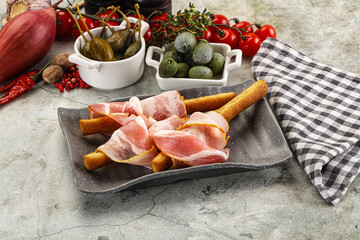 Antipasti - Grissini with pork bacon