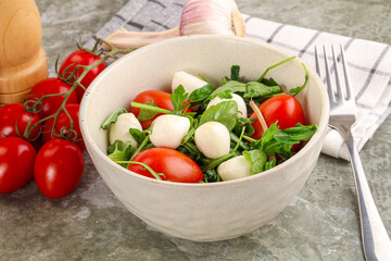 Salad with mozzarella and arugula