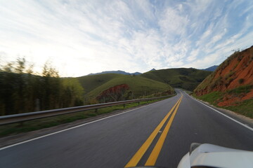 Carros na Estrada Via BR