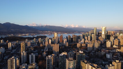 Obraz premium Vancouver City and Rocky Mountains View Looking Northeast