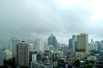Fototapeta premium Cityscape of Bangkok on a Cloudy and Rainy Day – Urban Skyline with Overcast Sky and Wet Weather Atmosphere