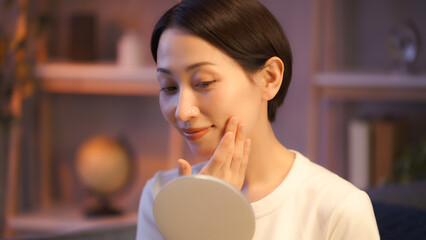 女性　スキンケア