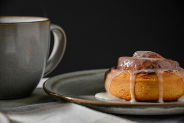 Cinnamon rolls on plates with coffee