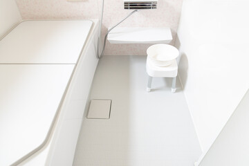 浴室のイメージ　　清潔な白を基調とした浴室のイメージ