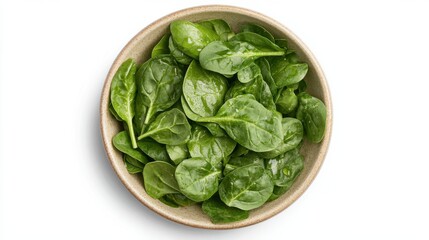 Obraz premium A spinach salad with red onions in a wooden bowl.