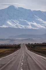 Plakat Beautiful autumn road with snow-covered peaks mountains North Chuya mountain ridge in Altai, Siberia, Russia