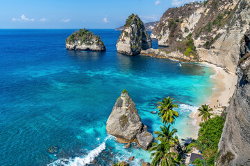 Fototapeta premium Diamond beach in Nusa penida island, Bali in Indonesia.
