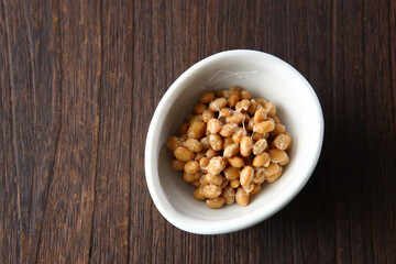 小鉢に盛った納豆