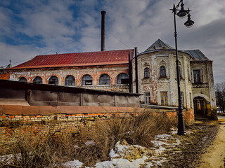 Obraz premium Russia Park. Old brick gates