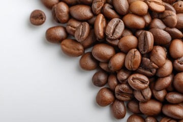 Naklejka premium Roasted Coffee Beans: A Close-Up, Still Life Study