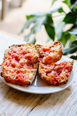 Coca glass bread with tomato, Sant Cugat del Vallès, (Vallès Occidental), Catalonia, Spain