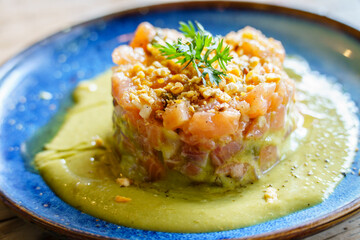 Cured salmon tartar with 