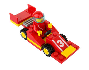 Fototapeta premium Coche de carreras rojo de LEGO oficial. Imagen aislada 