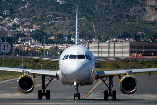 Vista frontal de Airbus A320