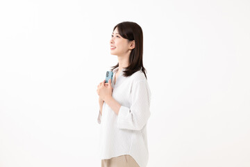スマホを持つ女性